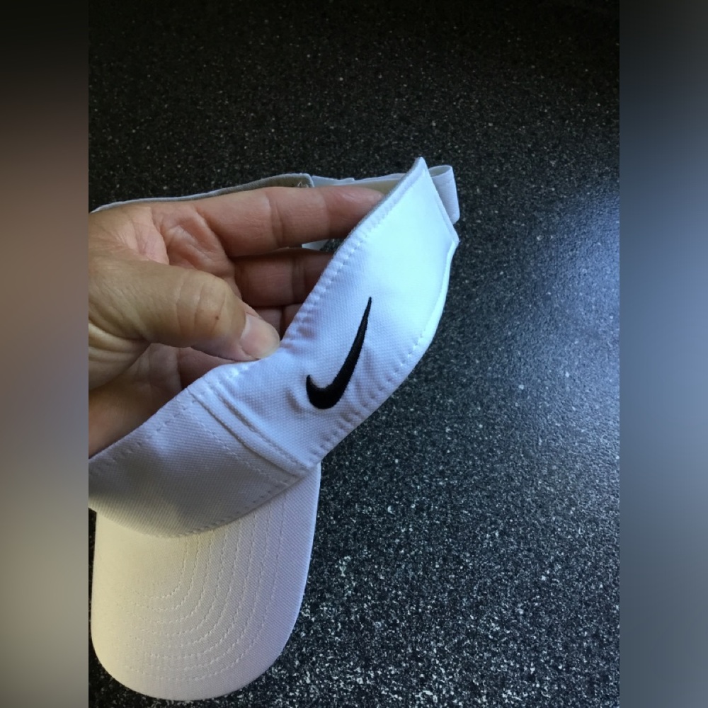 NIKE - Picture 4 of 14